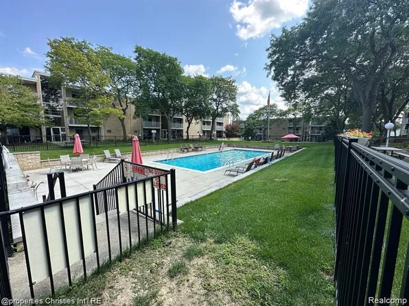 4917 Crooks Rd APT H4, Royal Oak, MI 48073