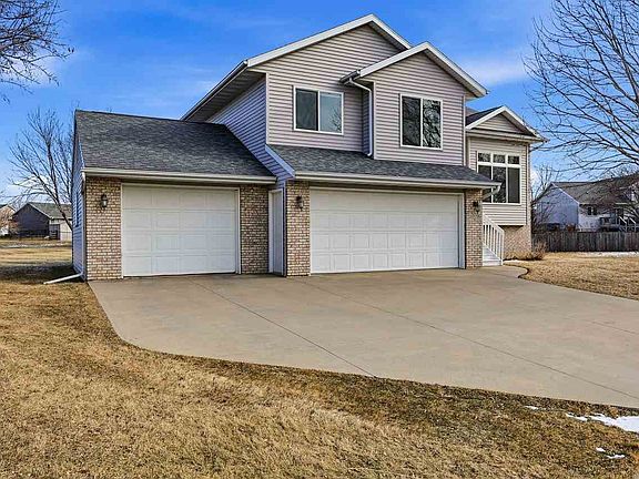 2nd image of 1078 Bay Hill Cir