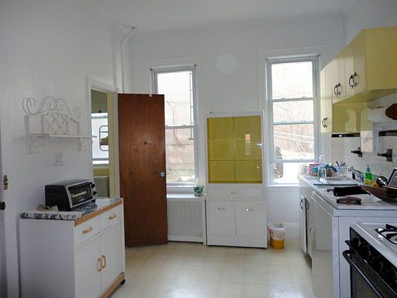 2nd image of 4614 Vernon Blvd APT 1R