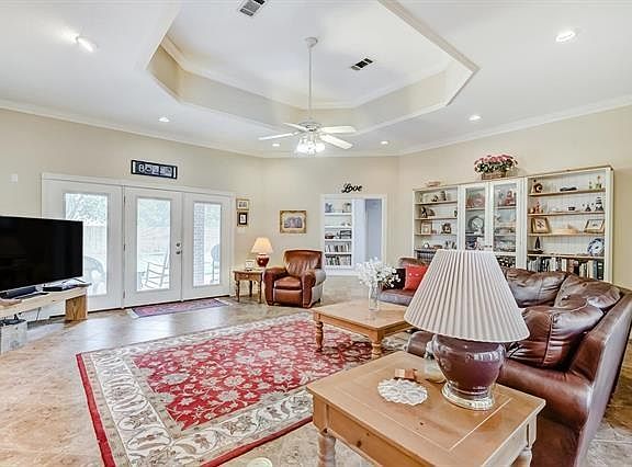 3rd image of 280 Brookhollow St