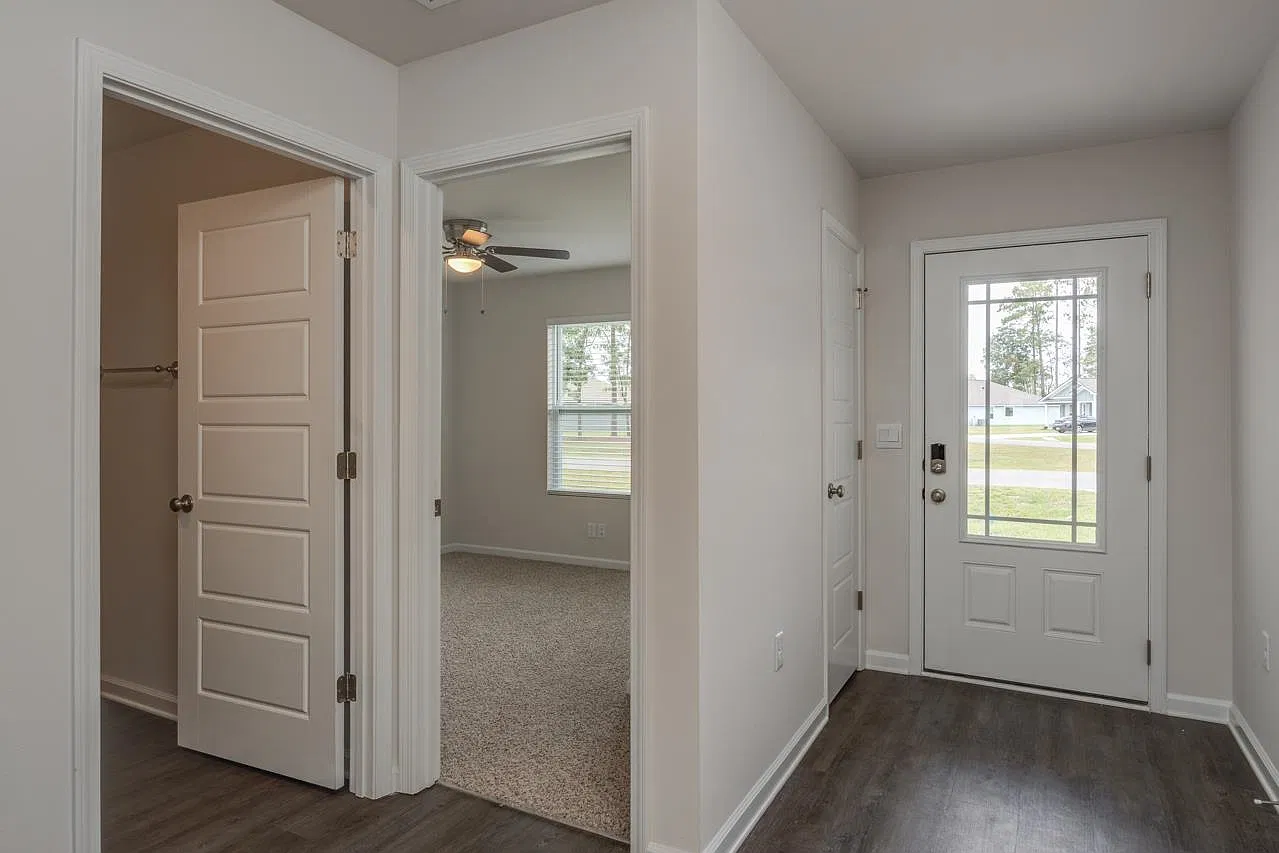 4 bed, 2.0 bath, 1787 sqft, $2,450 — Photo 3