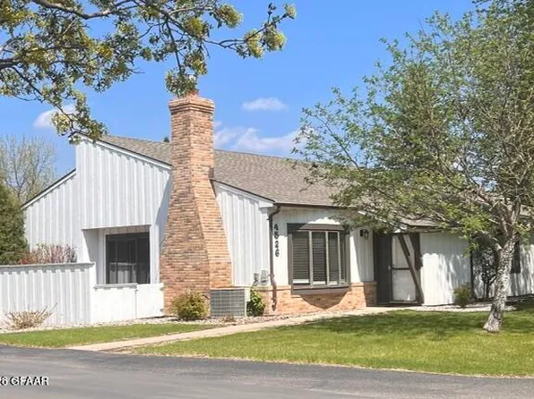 4526 Belmont Rd, Grand Forks, ND 58201