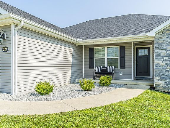 5th image of 221 Andover Dr