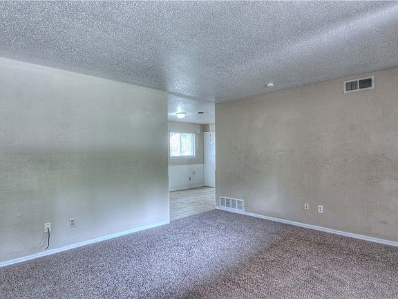 5th image of 412 Rosewood Dr