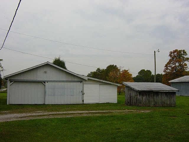 2nd image of 2823 W County Road 1000 Rd S