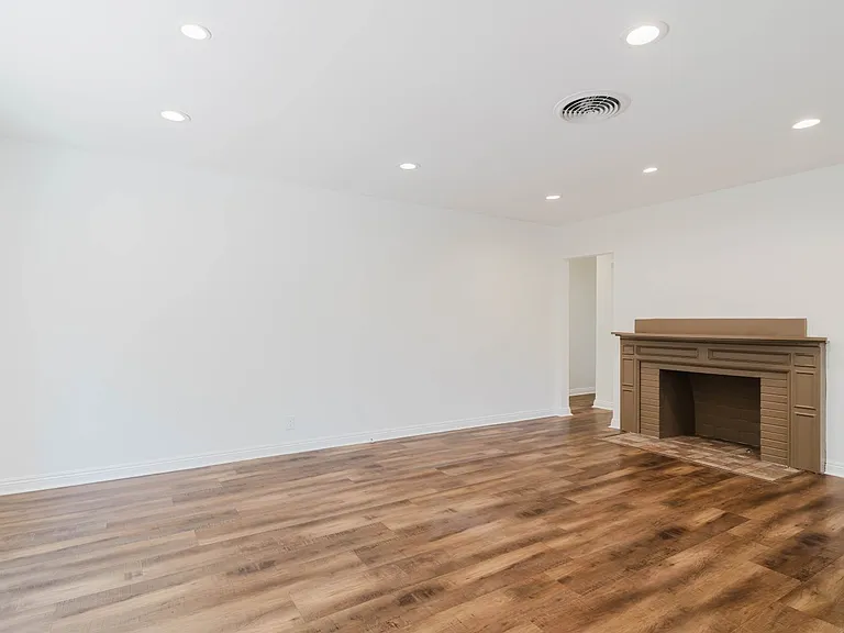 13856 Runnymede St — Photo 5