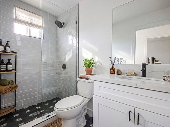 5th image of 2404 S Cochran Ave #2404