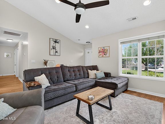 3rd image of 7102 Centallion Court
