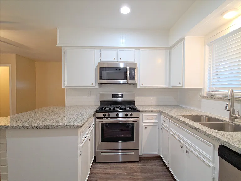 4805 Crepe Myrtle Ln — Photo 9