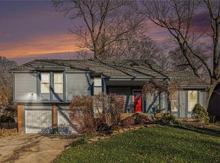 9029 Acuff Ln, Lenexa, KS 66215
