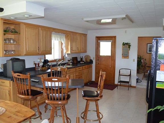 3rd image of 225 W Lincoln Ave