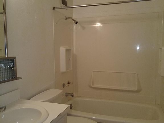 4th image of 401 E 5th St #11442317