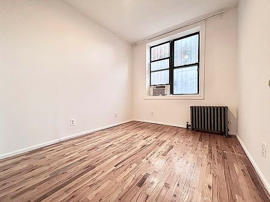 5th image of 23 Meserole St #1B
