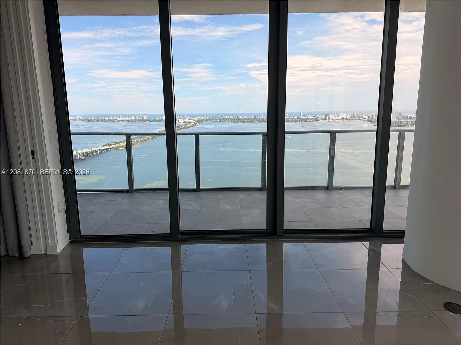 Gran Paraiso Condo — Photo 3
