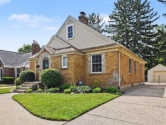 3rd image of 904 Mayhew Wood Dr SE