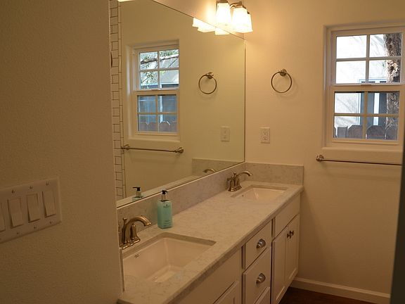 5th image of 22126 Del Valle St