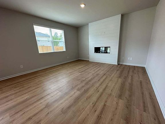 4th image of 154 Softwood Ct