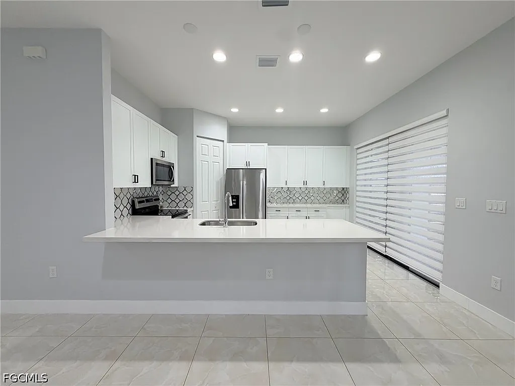 3 bed, 2.5 bath, 1601 sqft, $3,000 — Photo 2