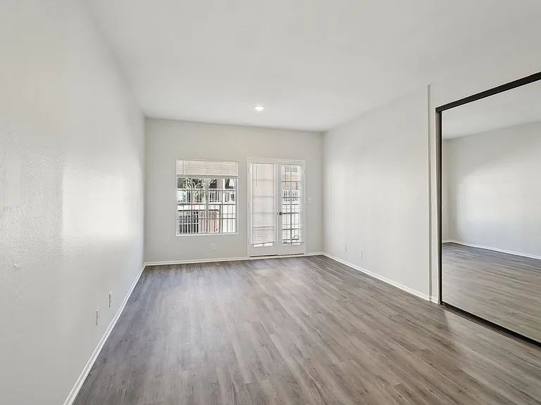 1620 South Bentley Ave — Photo 49