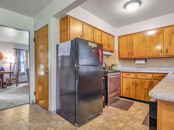 3rd image of 226 Grape St