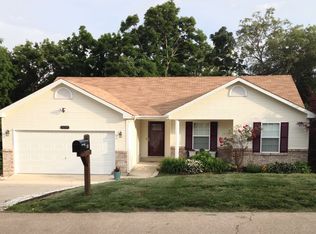 694 Walnut Rdg, Fenton, MO 63026