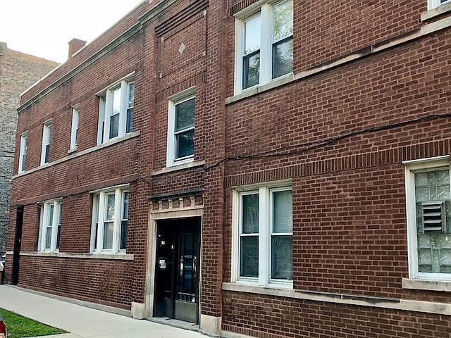 1st image of 2224 N Leavitt St APT 2R
