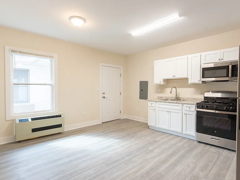 Glasstown Village Apartments — Photo 17