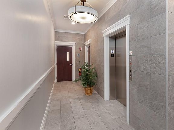 5th image of 2 Cliveden St Unit 203E