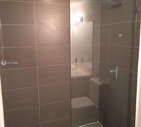 4th image of 1560 Meridian Ave APT 105