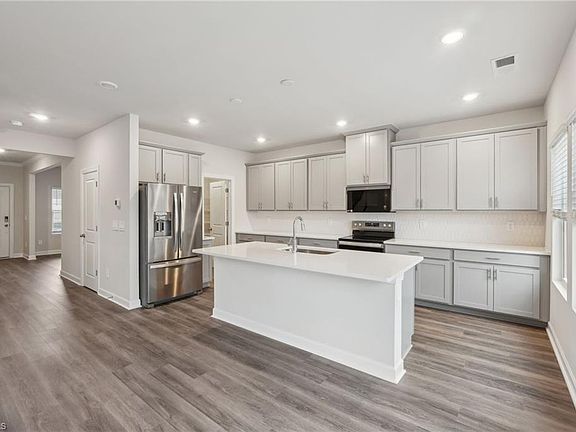 3rd image of 118 Heritage Valley Ct