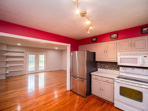 5th image of 1431 Woodville Pike