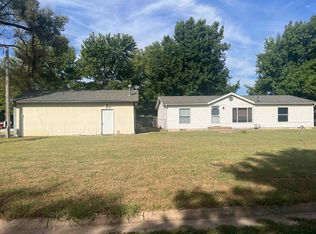 818 Maple St, Harper, KS 67058