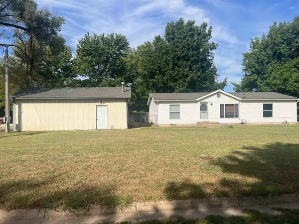 818 Maple St, Harper, KS 67058