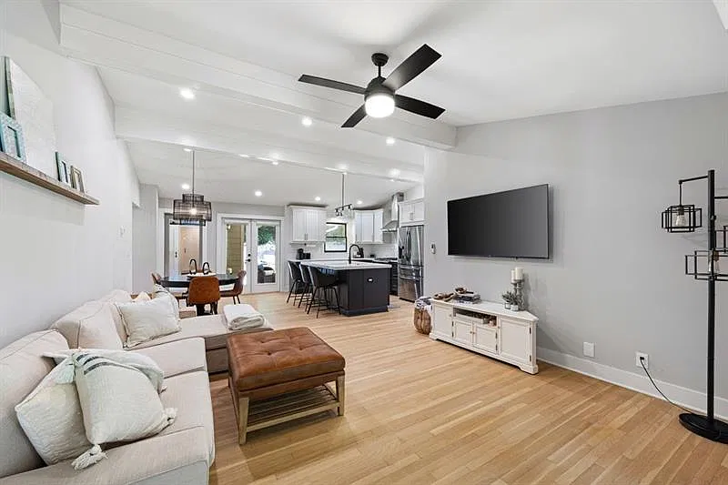 4 bed, 2.0 bath, 1850 sqft, $4,500 — Photo 3