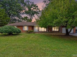 1400 Bopp Rd, Saint Louis, MO 63131
