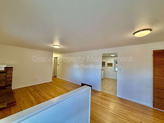 2nd image of 1125 W 8th Avenue Dr