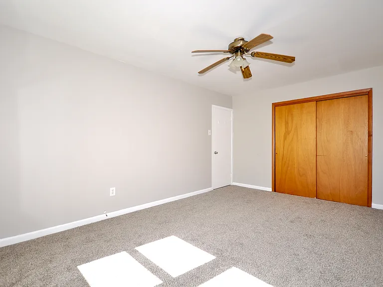 8035 Pine Rd — Photo 9