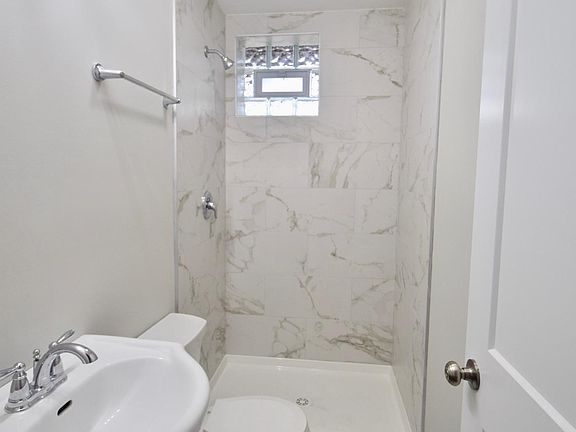4th image of 6438 N Wayne Ave #1