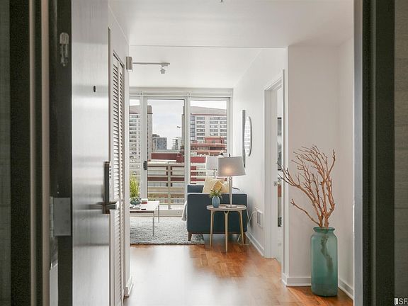 5th image of 555 4th St Unit 842