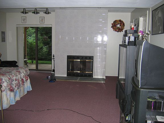 family room w/fireplace