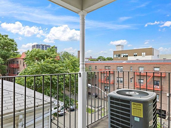 5th image of 304 49th St #3