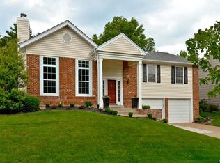 2455 Maple Crossing Dr, Ballwin, MO