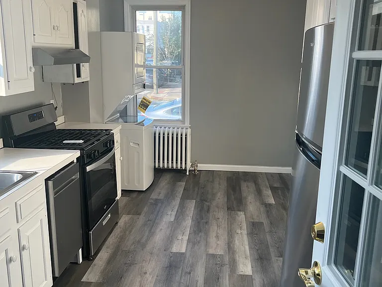 77 Laidlaw Ave #3 — Photo 2