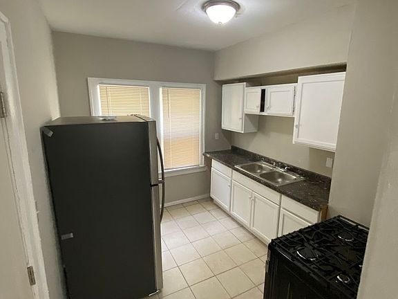 2nd image of 3259 E 123rd St #3261