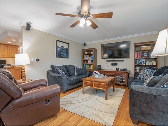 3rd image of 310 Farview Dr
