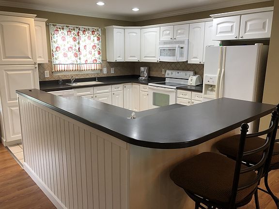 2nd image of 9703 Village Ln #B2