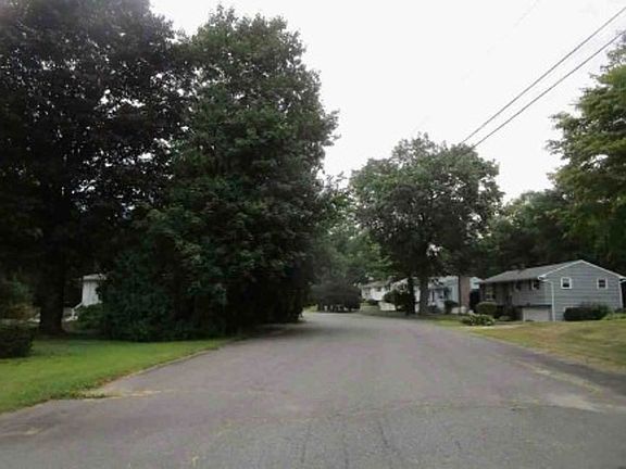Exterior Neighborhood (street photo)