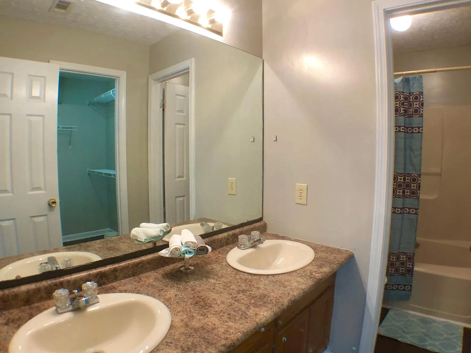 3 bed, 1351 sqft, $1,300 — Photo 4