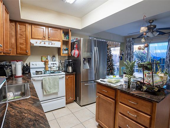 4th image of 526 SW 1st St #526