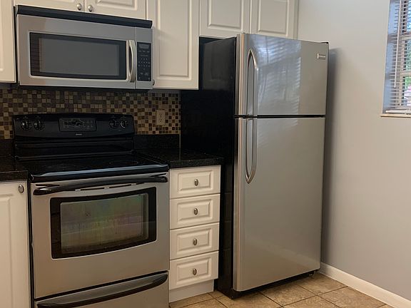3rd image of 10345 NW 8th St #201